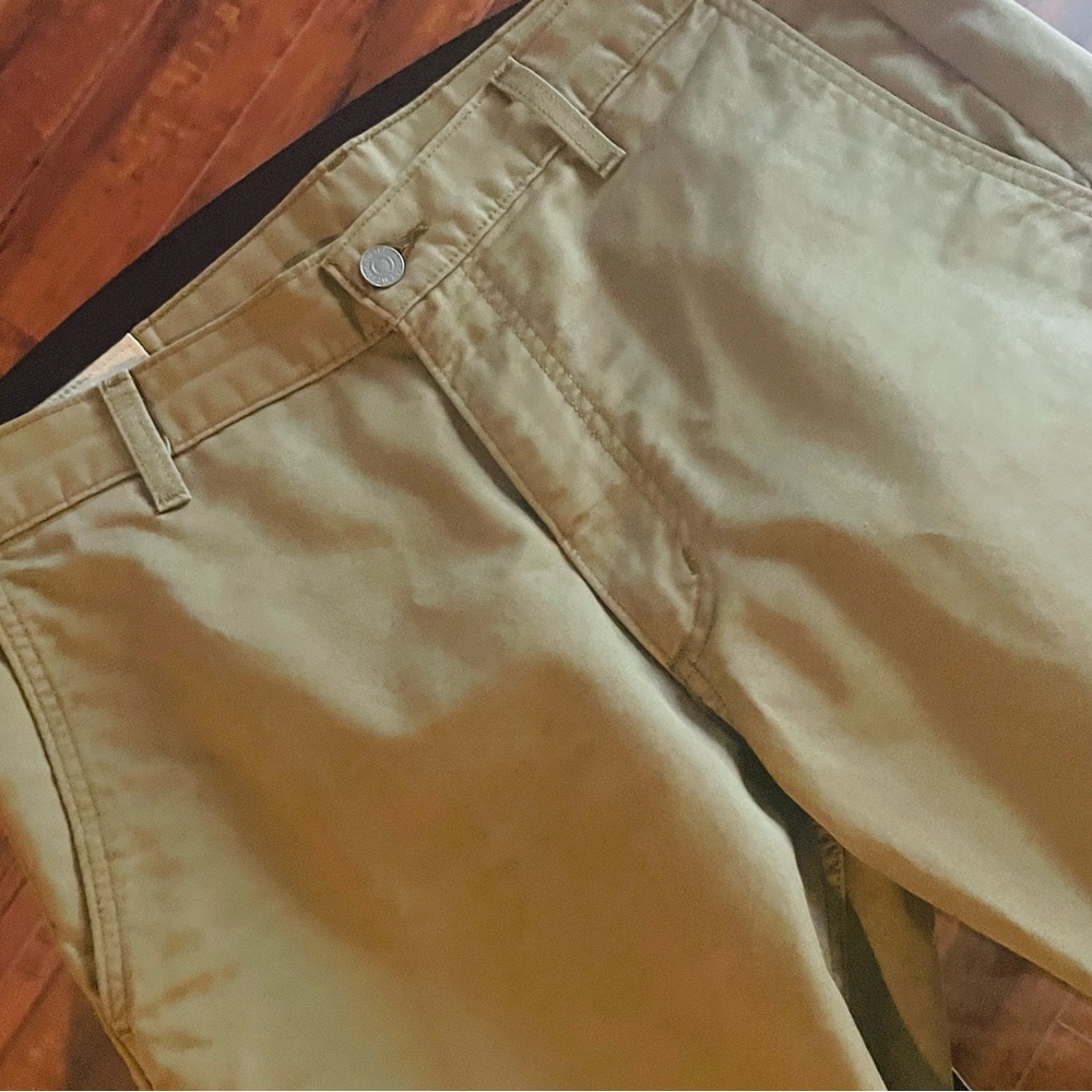 MEN’S LEVI’S TROUSERS